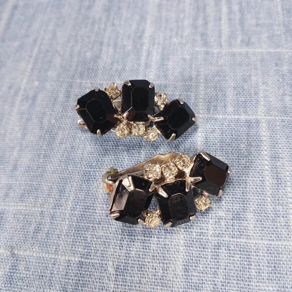 1950s Vintage Clip Earrings: Crescent Shaped with Black and Clear Rhinestones - Picture 3 of 6